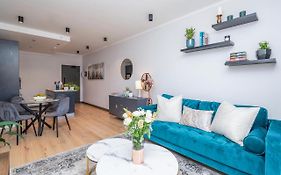 Luxurious Green Point Getaway